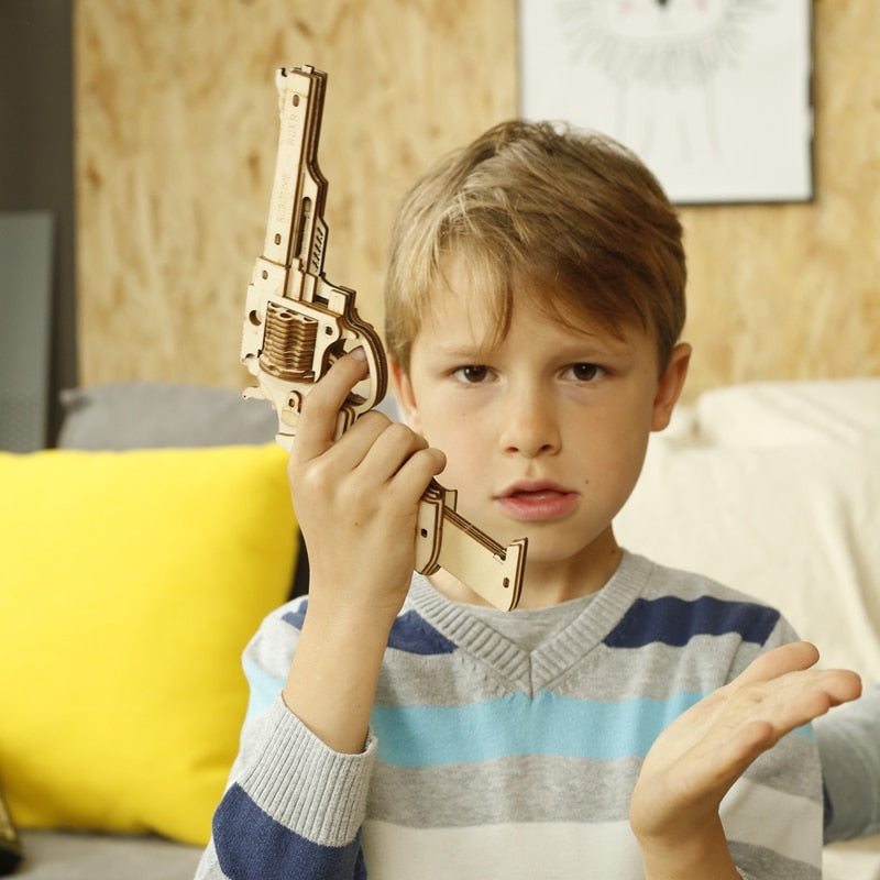 Pistolet Révolver en Bois à Construire – DIY avec Lancer d'Élastiques