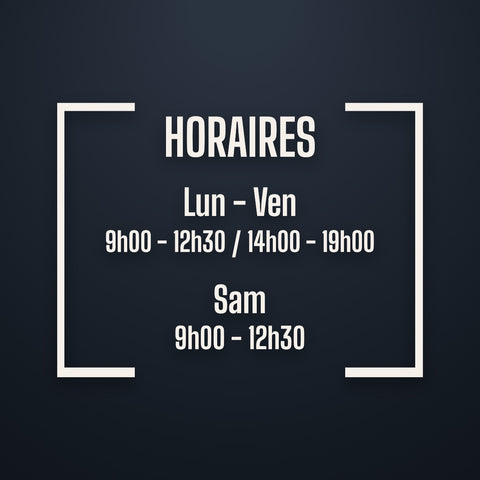 Sticker horaires compact : titre HORAIRES et deux blocs jours / horaires, vinyle blanc sur vitrine sombre