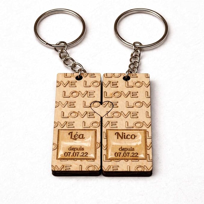 Porte-clés Couple Personnalisé en Bois – Duo Amoureux à Cœur Assemblé – Prénoms & Date Gravés – Cadeau Saint-Valentin, Anniversaire, Mariage – Design