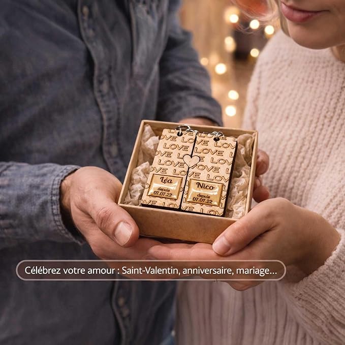 Porte-clés Couple Personnalisé en Bois – Duo Amoureux à Cœur Assemblé – Prénoms & Date Gravés – Cadeau Saint-Valentin, Anniversaire, Mariage – Design