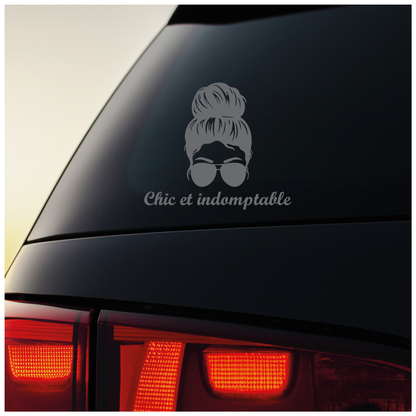 Sticker “Chic et indomptable” V1 – Autocollant femme forte et stylée – Humour – Girl power