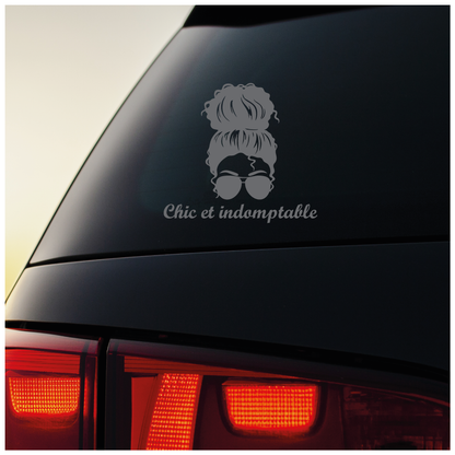 Sticker “Chic et indomptable” V2 – Autocollant femme forte et stylée – Humour – Girl power