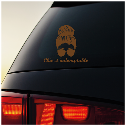 Sticker “Chic et indomptable” V1 – Autocollant femme forte et stylée – Humour – Girl power