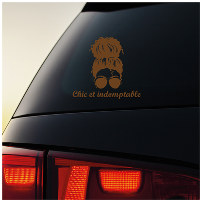 Sticker “Chic et indomptable” V2 – Autocollant femme forte et stylée – Humour – Girl power