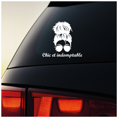 Sticker “Chic et indomptable” V2 – Autocollant femme forte et stylée – Humour – Girl power