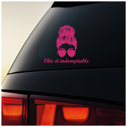 Sticker “Chic et indomptable” V1 – Autocollant femme forte et stylée – Humour – Girl power