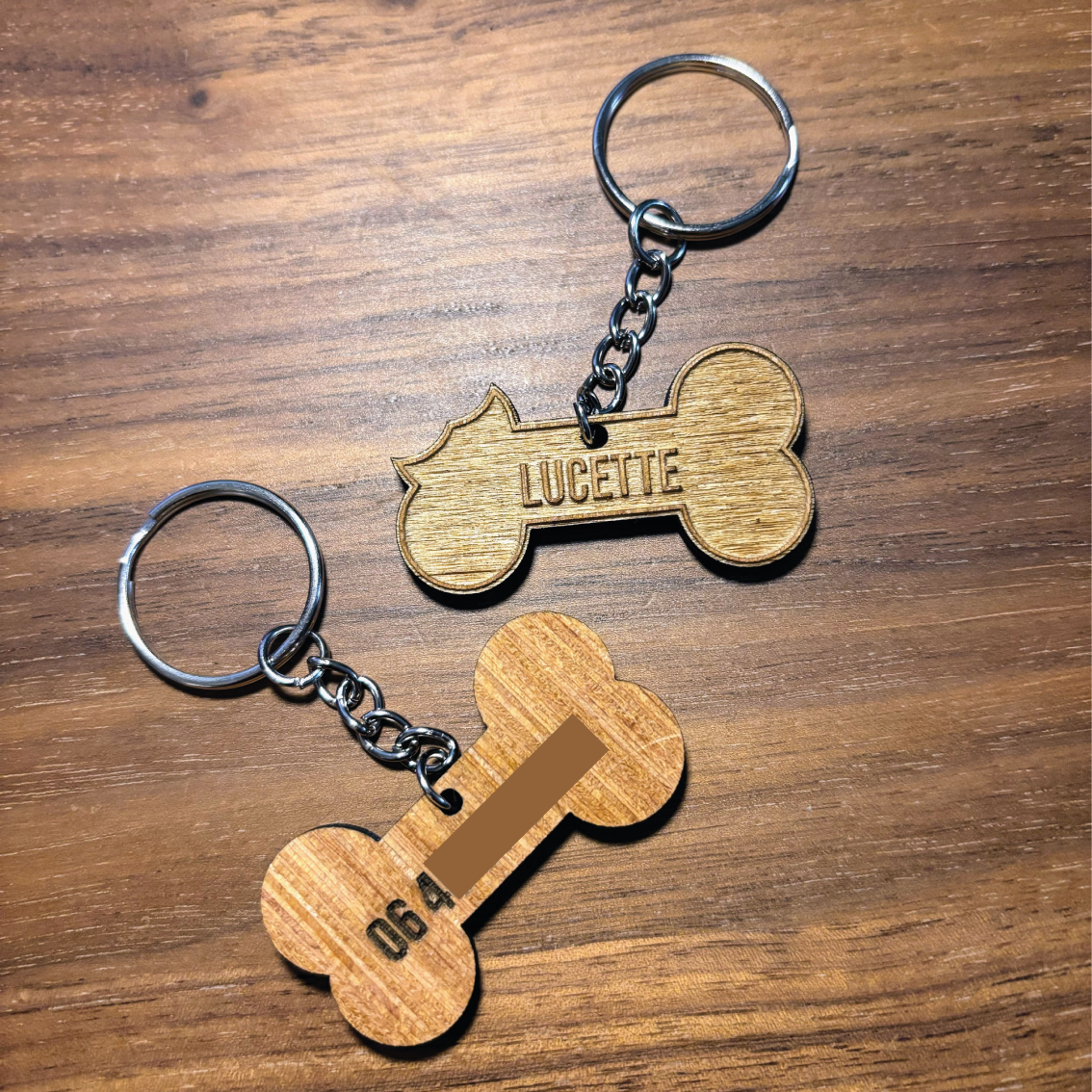 Médaille chien personnalisée en bois – Forme os ou os croqué – Gravure nom et téléphone – Médaille collier chien naturelle